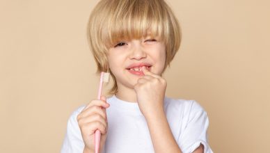 Quando cadono i denti dei bambini e come lavarli correttamente